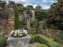 hever, kent, reino unido, 2016. vista do jardim no castelo de hever foto