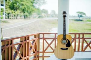 violão, instrumentos musicais para quem gosta de música, conceitos de violão foto