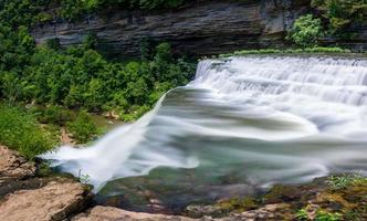 parque estadual de burgess falls no tennessee no verão foto