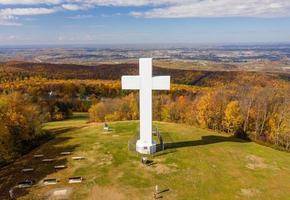 grande cruz de cristo em jumonville perto de uniontown, pensilvânia foto