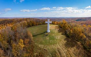 grande cruz de cristo em jumonville perto de uniontown, pensilvânia foto