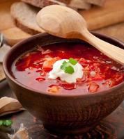 closeup de sopa de beterraba sopa ucraniana e russa nacional vermelho foto