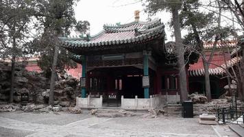 o pátio antes da tradicional casa de verão do imperador chinês foto