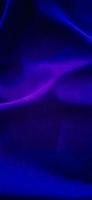 falso azul-violeta da vista do deserto criado a partir de dobra de tecido com fundo escuro. foto