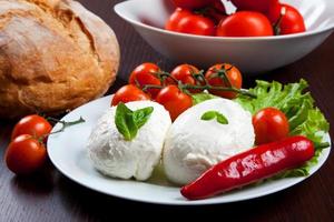 mussarela, legumes e tomate foto
