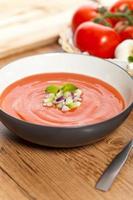 sopa de tomate fresco foto
