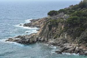 costa, penhasco e mar foto