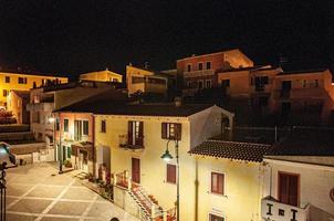 rua em olbia na itália foto