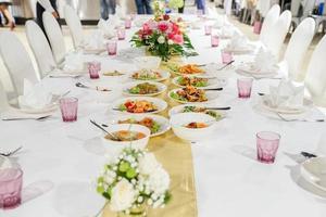 comida tailandesa simples para almoço ou jantar no restaurante. foto