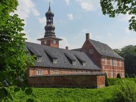 a cidade de husum no mar do norte foto