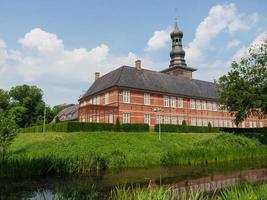 a cidade de husum no mar do norte foto