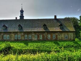 a cidade de husum no mar do norte foto