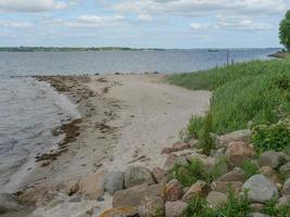 a praia de sandwig no mar báltico foto