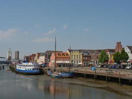 a cidade de husum no mar do norte foto