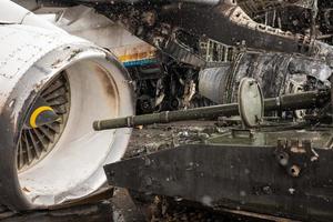 guerra destruída no aeroporto da ucrânia por tropas russas foto