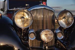 Goodwood, West Sussex, Reino Unido, 2012. close-up da frente de um Bentley vintage foto