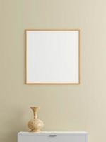 cartaz de madeira quadrado minimalista ou maquete de moldura na parede da sala de estar com mesa. renderização 3D. foto