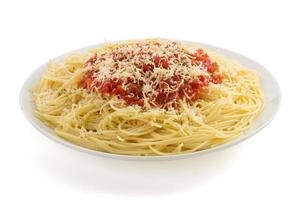 macarrão espaguete macarrão em branco foto