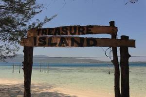 ilha menjangan em karimun, java, jepara, java central, bela areia branca foto