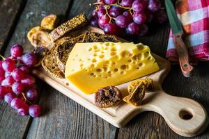 queijo com uvas e figos