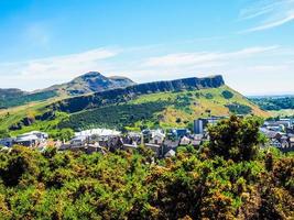 assento de hdr arthur visto de calton hill em edimburgo foto