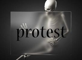 palavra de protesto em vidro e esqueleto foto