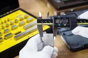 paquímetro e escala vernier. ferramenta e equipamento de medição, métrica de precisão de blocos de medição foto