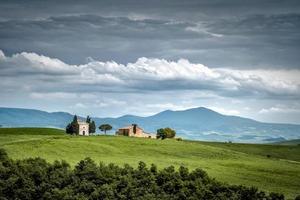 san quiricio, toscana, itália, 2013. capela da vitaleta foto