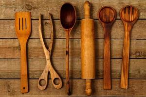 utensílios de cozinha em madeira foto