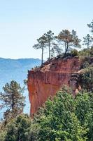 uma bela vista da paisagem de roussillon, frança foto