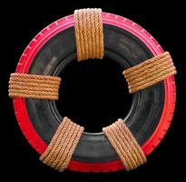 corda de manila amarrada a pneus foto