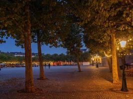 a cidade de maastricht no rio maas na holanda foto