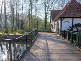 moinho de água perto de winterwijk na holanda foto