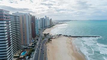 bela imagem aérea de dunas na cidade natal, rio grande do norte, brasil. foto