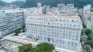 rio de janeiro, rio de janeiro, brasil, cerca de outubro de 2019 vista aérea do copacabana palace hotel no rio de janeiro, brasil foto