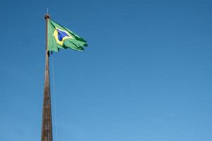 bandeira nacional do brasil tecido de pano têxtil acenando na parte superior