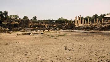 uma vista da antiga cidade romana de beit shean em israel foto