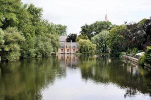 uma vista de bruges na bélgica foto