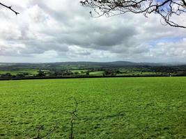 uma vista da zona rural de cornwall perto de dartmoor foto