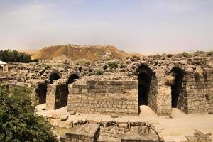 uma vista da antiga cidade romana de beit shean em israel foto