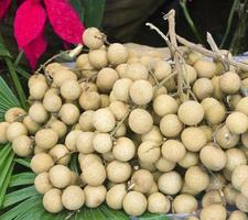 longan no mercado de frutas foto