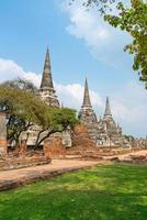 templo wat phra sri sanphet no recinto do parque histórico de sukhothai, um patrimônio mundial da unesco na tailândia foto