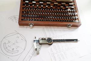 micrômetros digitais e paquímetros digitais executam a calibração em graus de bloco, métrica de precisão de blocos de calibre foto