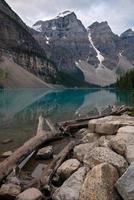 lago moraine, parque nacional de banff, alberta, canadá foto