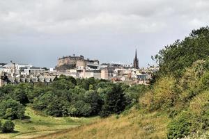 uma vista de edimburgo na escócia foto