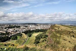 uma vista de edimburgo na escócia foto