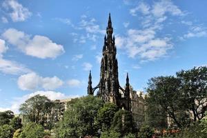 uma vista de edimburgo na escócia foto