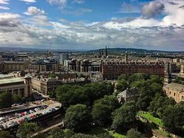 uma vista de edimburgo na escócia foto