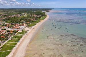 vista aérea da praia são miguel dos milagres, alagoas, brasil. foto