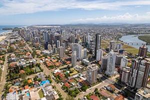 vista aérea de torres, rio grande do sul, brasil. cidade litorânea no sul do brasil. foto